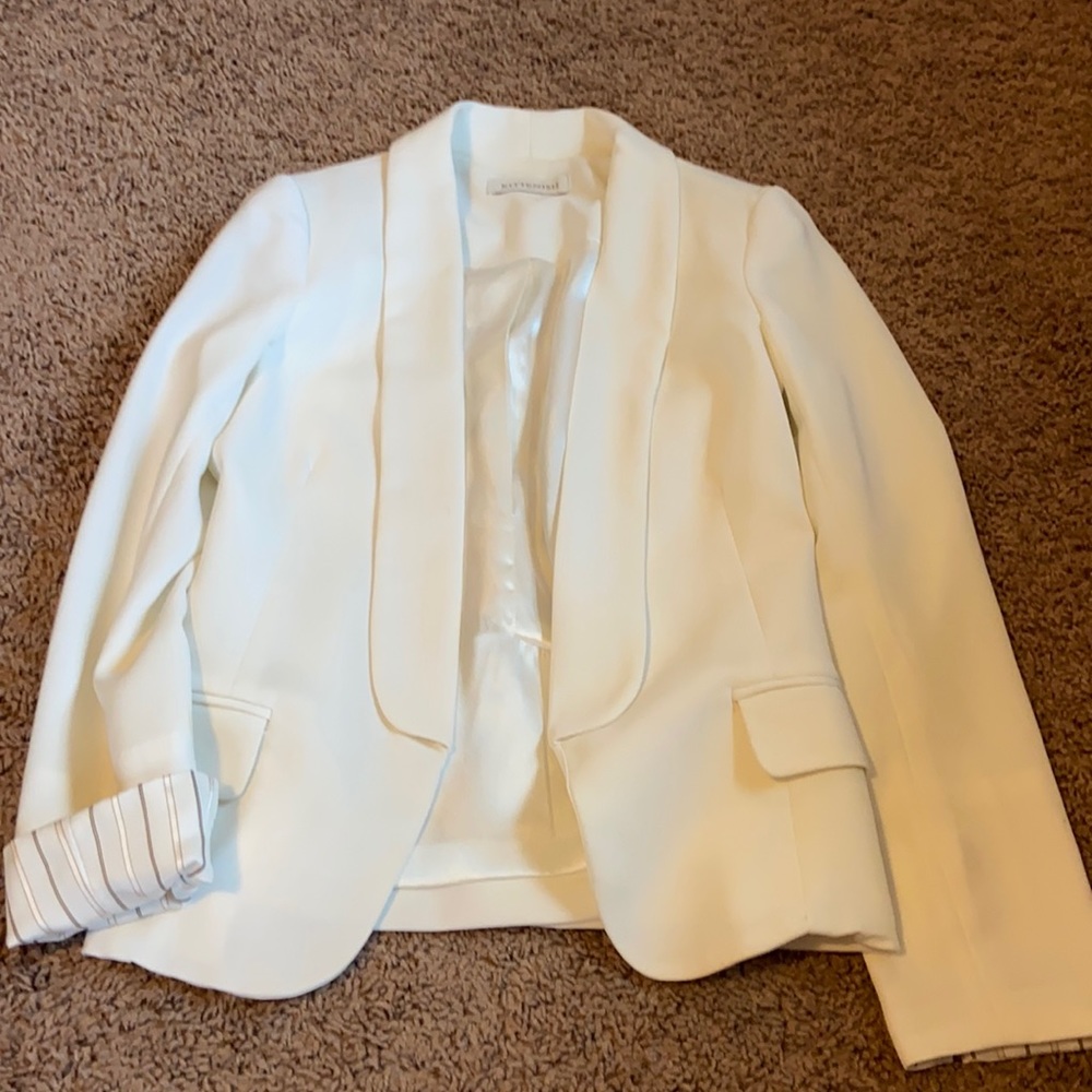 Kittenish by Jessie James Decker white blazer